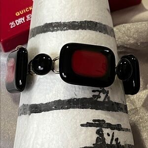 Women’s Black and Red Glass Link Bracelet – Contemporary Style